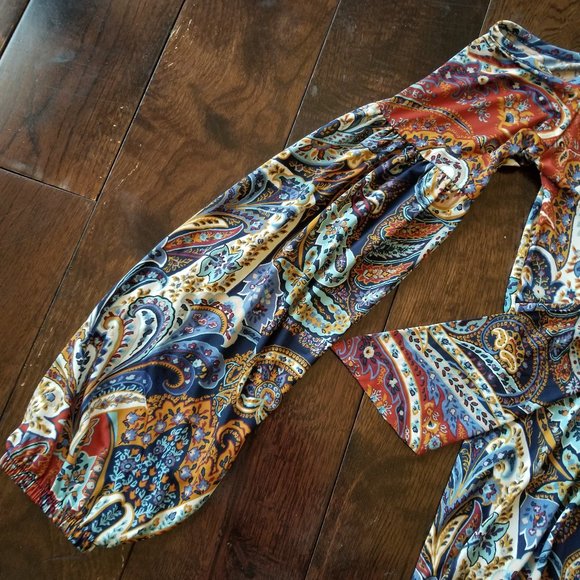 VENUS Paisley Cold Shoulder Top - Picture 8 of 10